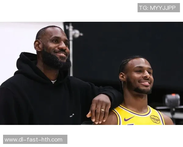 詹姆斯父子同台倒计时布朗尼正式宣布参加NBA选秀激动人心